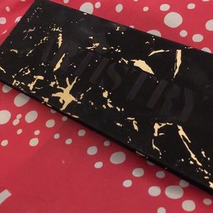 Artistry eyeshadow palette